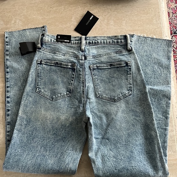 FASHION NOVA Size 5, Open Hem Jeans. NWT - Picture 2 of 2